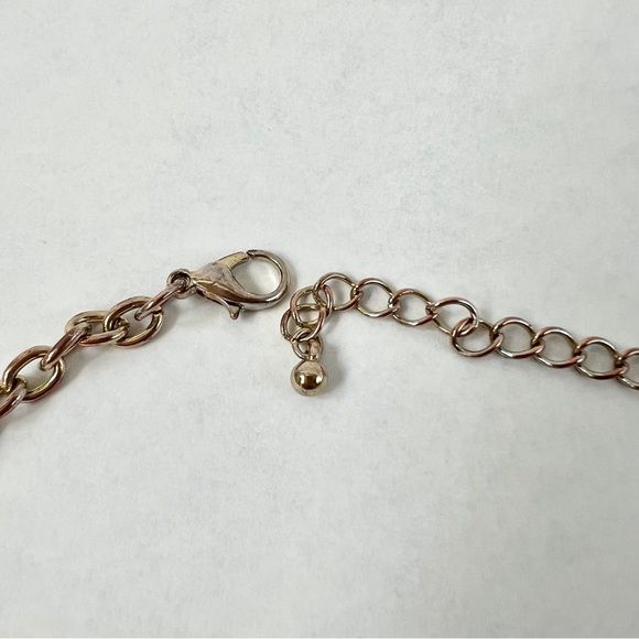 White Flowers Statement Style Necklace & Earrings Set Gold Tone - Picture 6 of 9